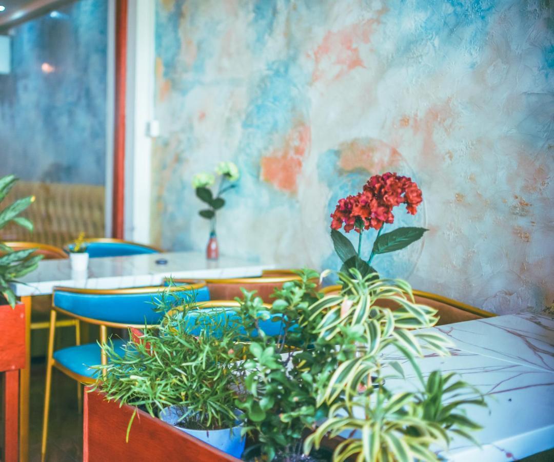 Vilu Rest Hotel Malé Buitenkant foto