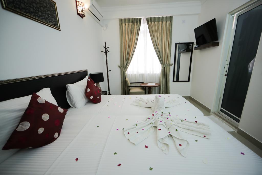 Vilu Rest Hotel Malé Buitenkant foto